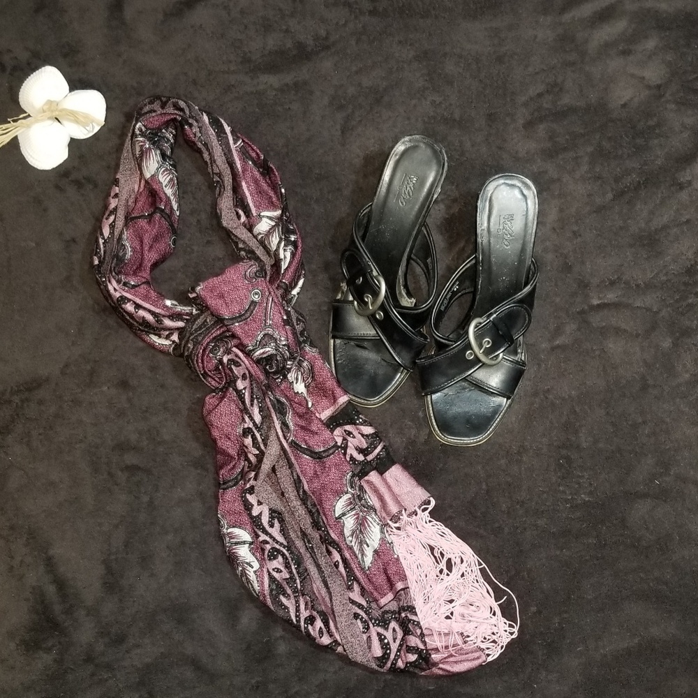 Make An Offer! Beautiful Purple Rose Scarf!